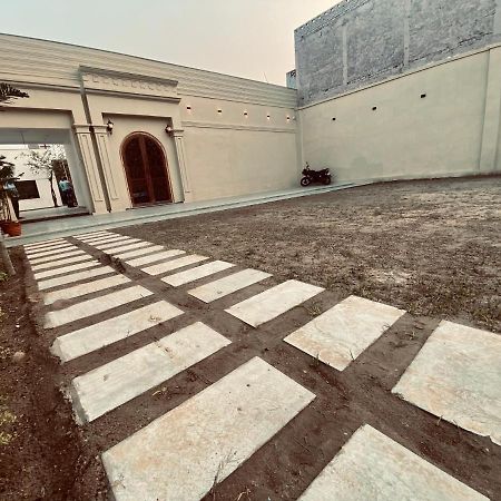 Solitaire Gardens Near Airport Lucknow Exteriör bild