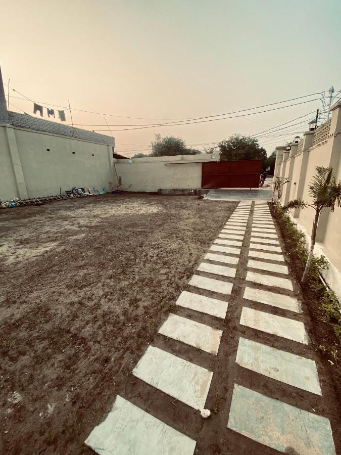 Solitaire Gardens Near Airport Lucknow Exteriör bild